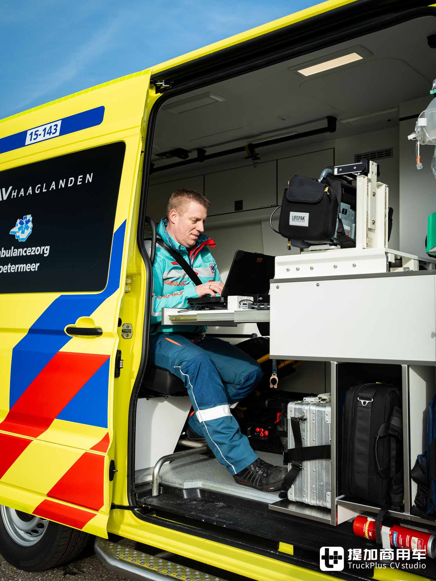 德国曼也有厢货?改装成救护车,实拍曼恩TGE标轴高顶版 - 第13张 - 提加商用车网 德国曼也有厢货?改装成救护车,实拍曼恩TGE标轴高顶版 - 第13张