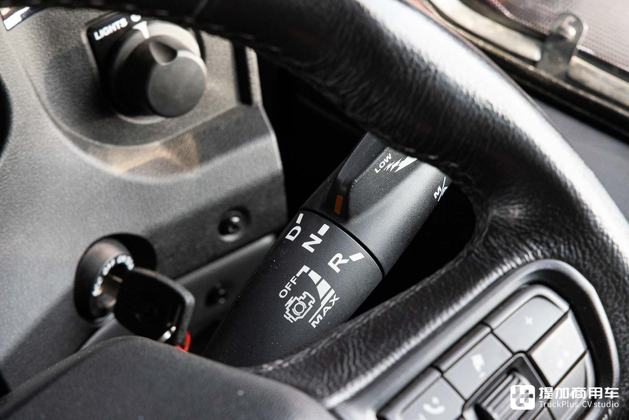 美式平头卡车见过没?搭载大号驾驶室,再带你看肯沃斯K220牵引车 - 第16张 - 提加商用车网 美式平头卡车见过没?搭载大号驾驶室,再带你看肯沃斯K220牵引车 - 第16张