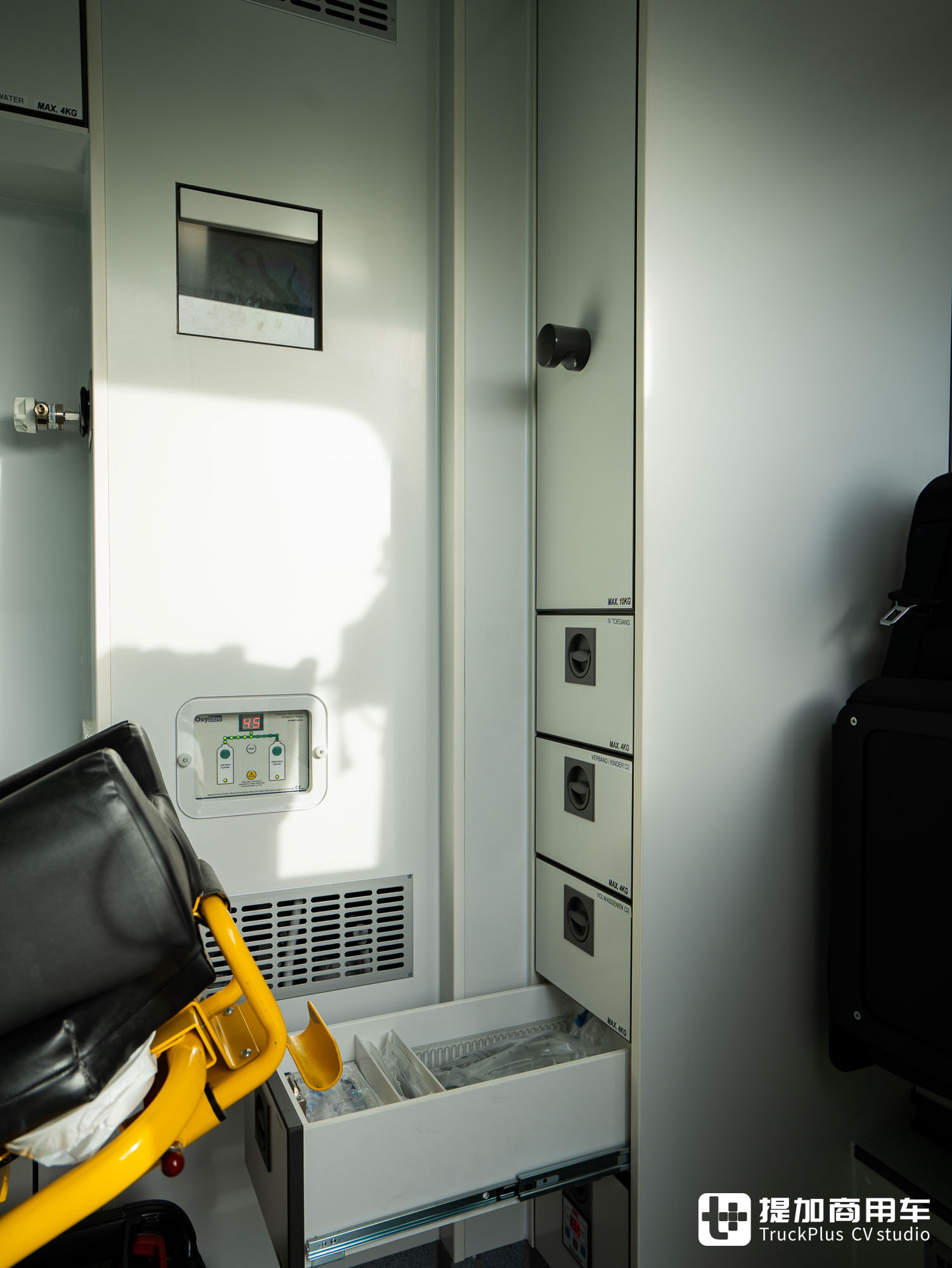 德国曼也有厢货?改装成救护车,实拍曼恩TGE标轴高顶版 - 第16张 - 提加商用车网 德国曼也有厢货?改装成救护车,实拍曼恩TGE标轴高顶版 - 第16张