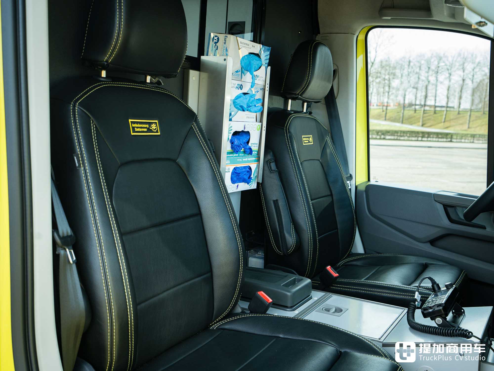 德国曼也有厢货?改装成救护车,实拍曼恩TGE标轴高顶版 - 第17张 - 提加商用车网 德国曼也有厢货?改装成救护车,实拍曼恩TGE标轴高顶版 - 第17张