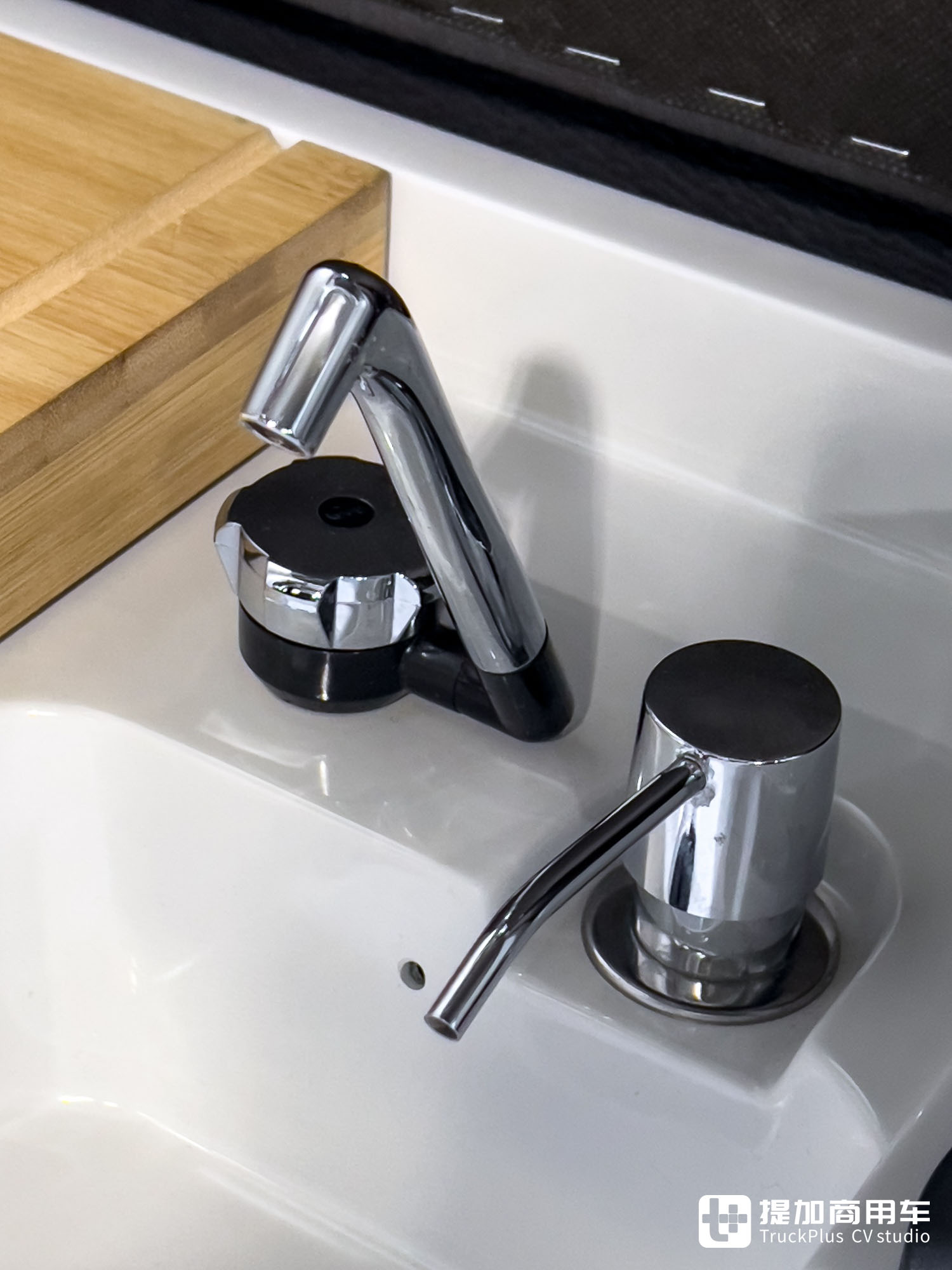 轻客也配生活舱?带大卧铺还能做饭,带你看波兰特色的依维柯Daily车型 - 第19张 - 提加商用车网 轻客也配生活舱?带大卧铺还能做饭,带你看波兰特色的依维柯Daily车型 - 第19张