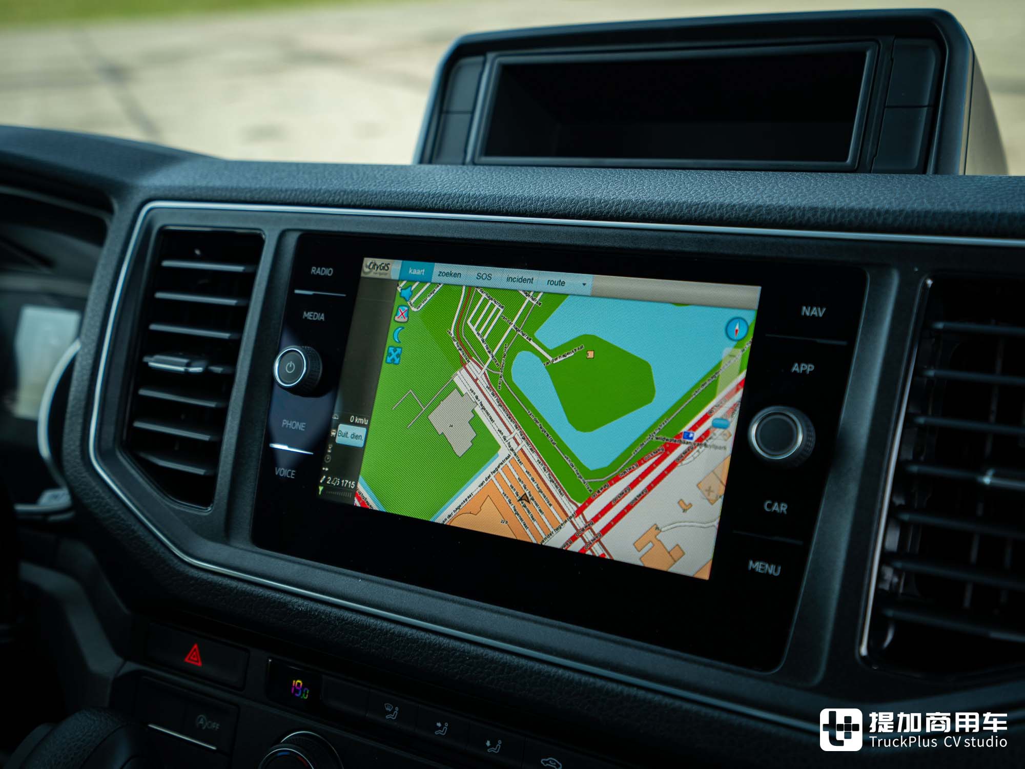 德国曼也有厢货?改装成救护车,实拍曼恩TGE标轴高顶版 - 第19张 - 提加商用车网 德国曼也有厢货?改装成救护车,实拍曼恩TGE标轴高顶版 - 第19张