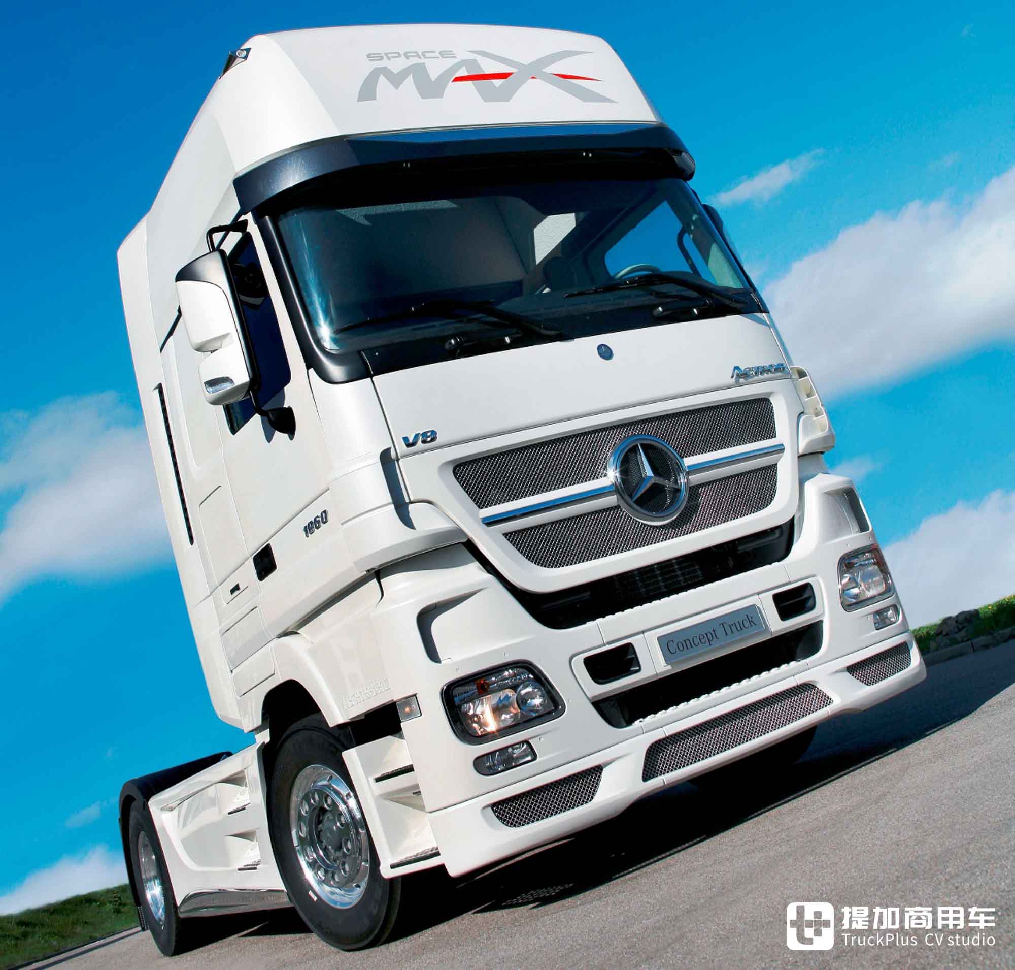 600匹V8的单人生活舱,回顾18年前的奔驰Actros SpaceMax概念车 - 第2张 - 提加商用车网 600匹V8的单人生活舱,回顾18年前的奔驰Actros SpaceMax概念车 - 第2张