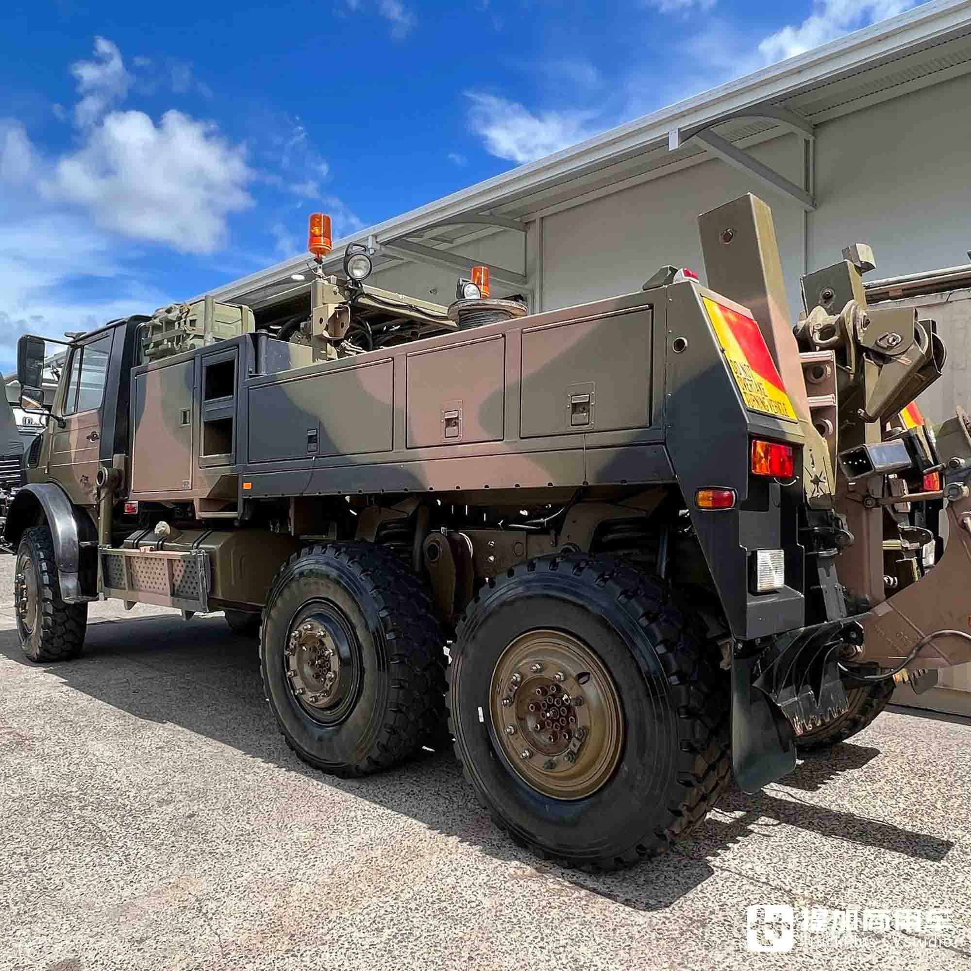 稀有的原厂6x6,爆改驾驶室+上装,乌尼莫克U 2450越野工作车实拍 - 第2张 - 提加商用车网 稀有的原厂6x6,爆改驾驶室+上装,乌尼莫克U 2450越野工作车实拍 - 第2张