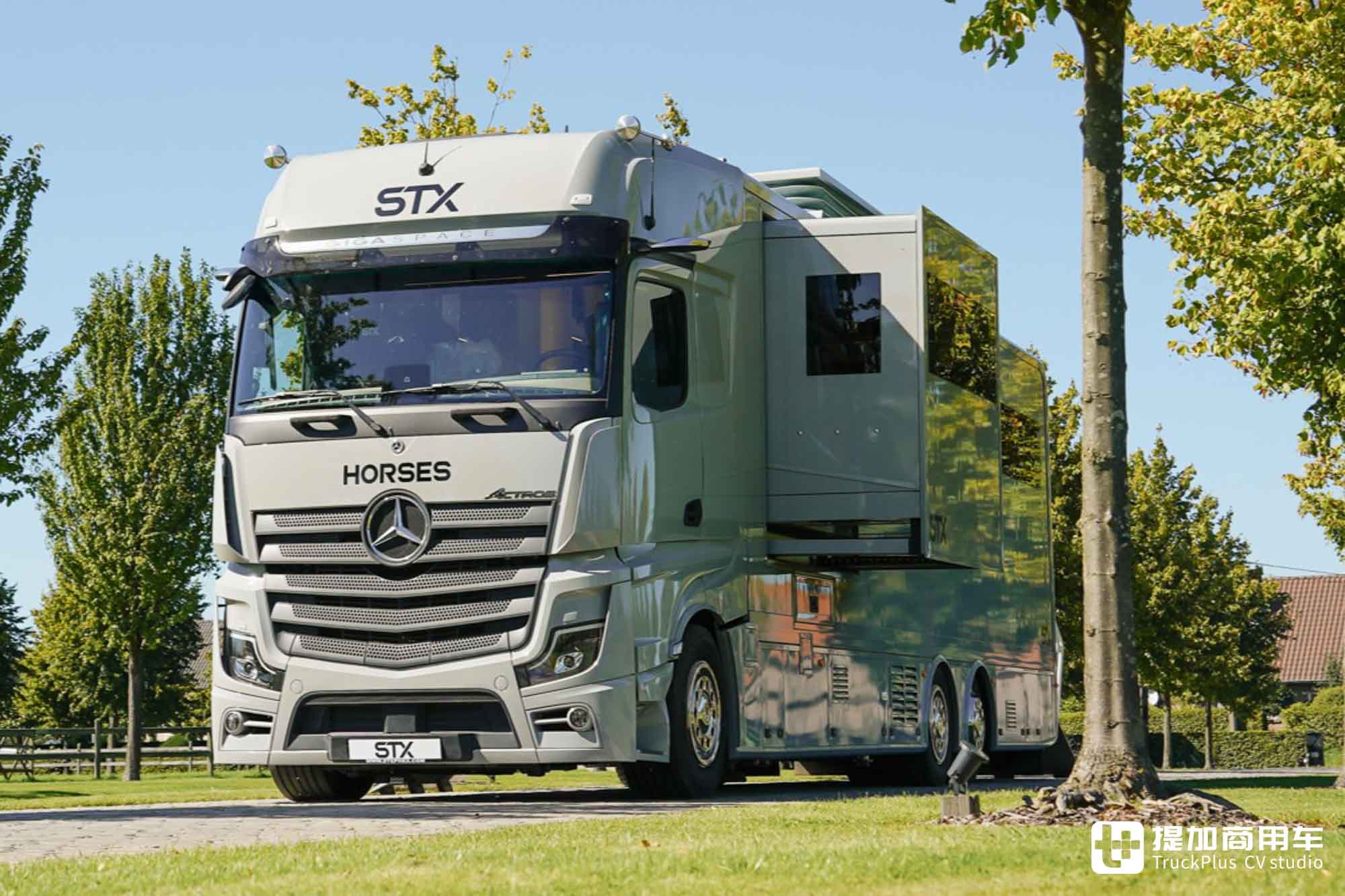 A型房车般豪华生活空间,还可运输9匹马,奔驰Actros L马匹运输车了解一下 - 第27张 - 提加商用车网 A型房车般豪华生活空间,还可运输9匹马,奔驰Actros L马匹运输车了解一下 - 第27张