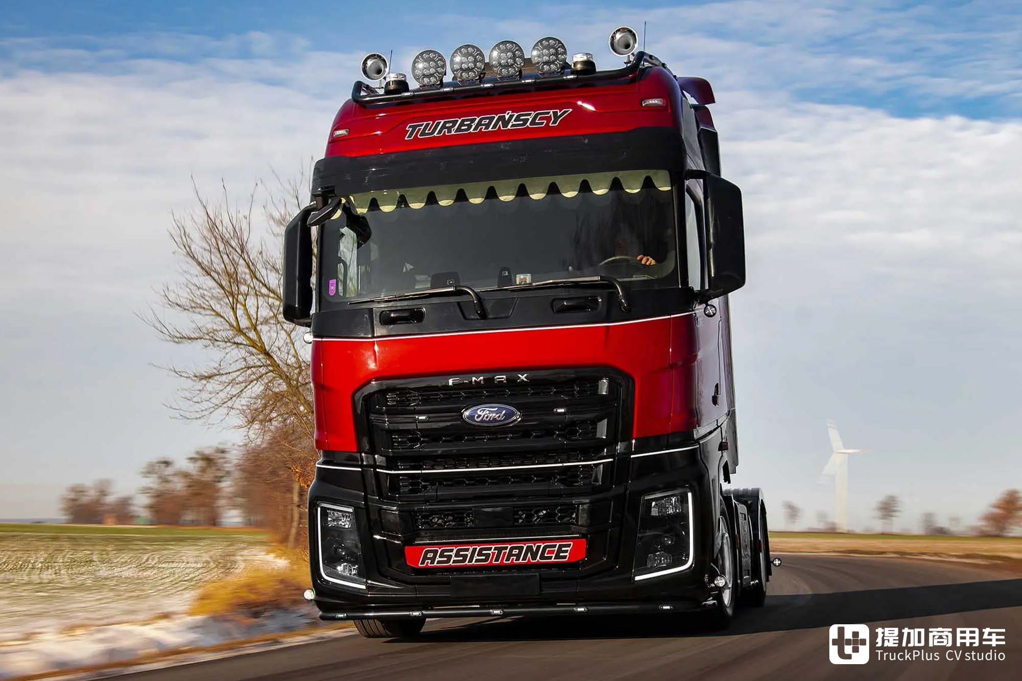 损毁后浴火重生,运动风内外爆改,这台福特F-MAX牵引车可真有故事 - 第3张 - 提加商用车网 损毁后浴火重生,运动风内外爆改,这台福特F-MAX牵引车可真有故事 - 第3张