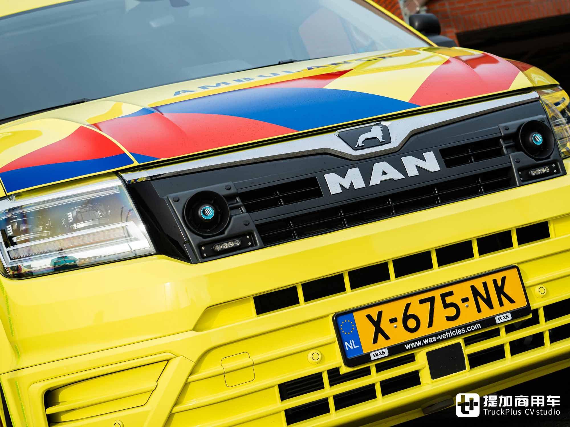 德国曼也有厢货?改装成救护车,实拍曼恩TGE标轴高顶版 - 第3张 - 提加商用车网 德国曼也有厢货?改装成救护车,实拍曼恩TGE标轴高顶版 - 第3张