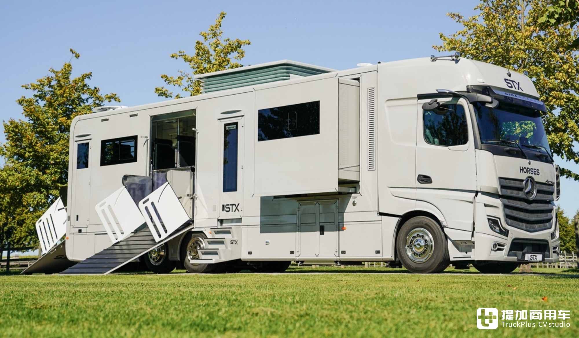 A型房车般豪华生活空间,还可运输9匹马,奔驰Actros L马匹运输车了解一下 - 第3张 - 提加商用车网 A型房车般豪华生活空间,还可运输9匹马,奔驰Actros L马匹运输车了解一下 - 第3张