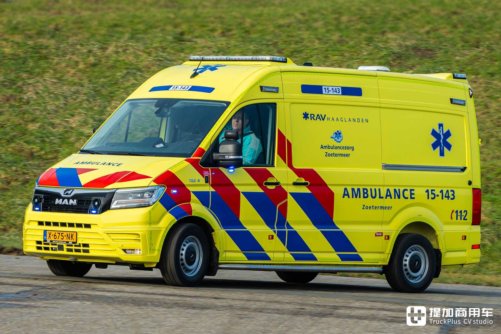 德国曼也有厢货?改装成救护车,实拍曼恩TGE标轴高顶版 - 第4张 - 提加商用车网 德国曼也有厢货?改装成救护车,实拍曼恩TGE标轴高顶版 - 第4张