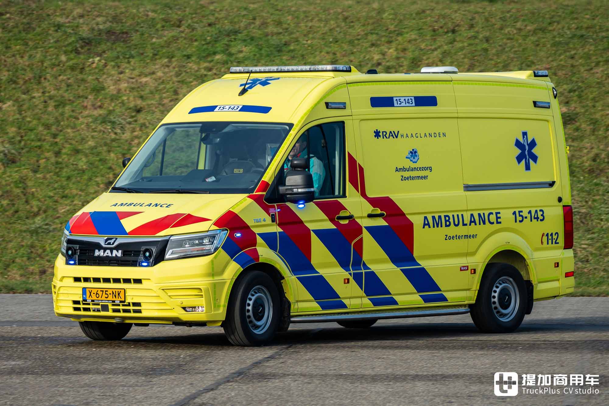 德国曼也有厢货?改装成救护车,实拍曼恩TGE标轴高顶版 - 第5张 - 提加商用车网 德国曼也有厢货?改装成救护车,实拍曼恩TGE标轴高顶版 - 第5张