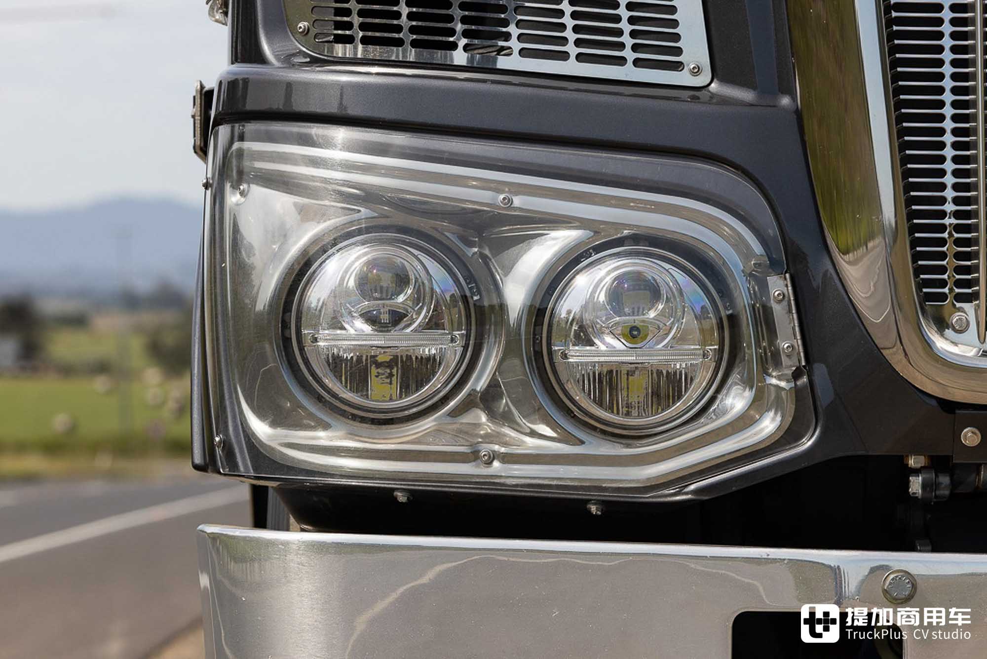 美式平头卡车见过没?搭载大号驾驶室,再带你看肯沃斯K220牵引车 - 第5张 - 提加商用车网 美式平头卡车见过没?搭载大号驾驶室,再带你看肯沃斯K220牵引车 - 第5张