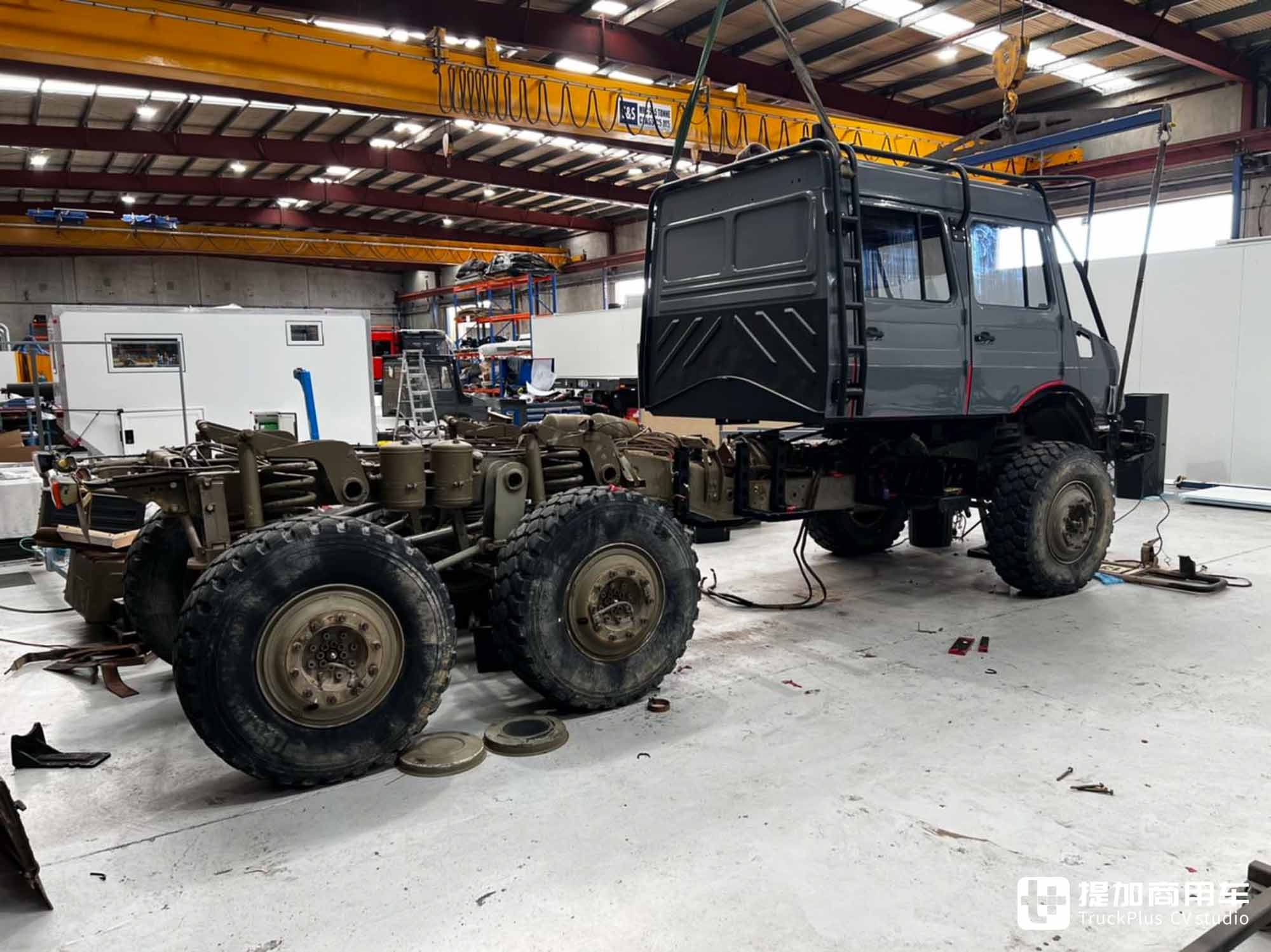 稀有的原厂6x6,爆改驾驶室+上装,乌尼莫克U 2450越野工作车实拍 - 第6张 - 提加商用车网 稀有的原厂6x6,爆改驾驶室+上装,乌尼莫克U 2450越野工作车实拍 - 第6张
