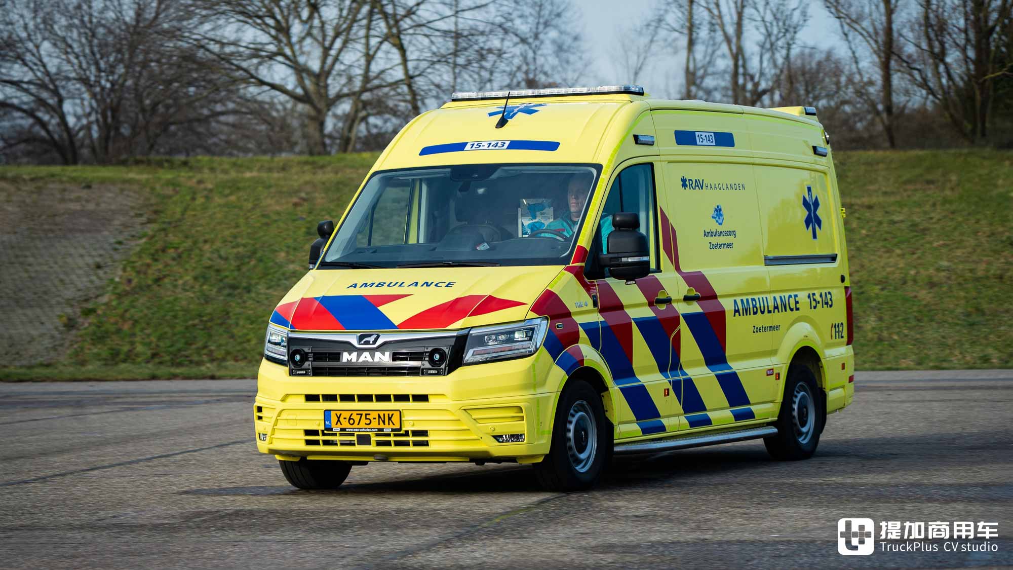 德国曼也有厢货?改装成救护车,实拍曼恩TGE标轴高顶版 - 第7张 - 提加商用车网 德国曼也有厢货?改装成救护车,实拍曼恩TGE标轴高顶版 - 第7张