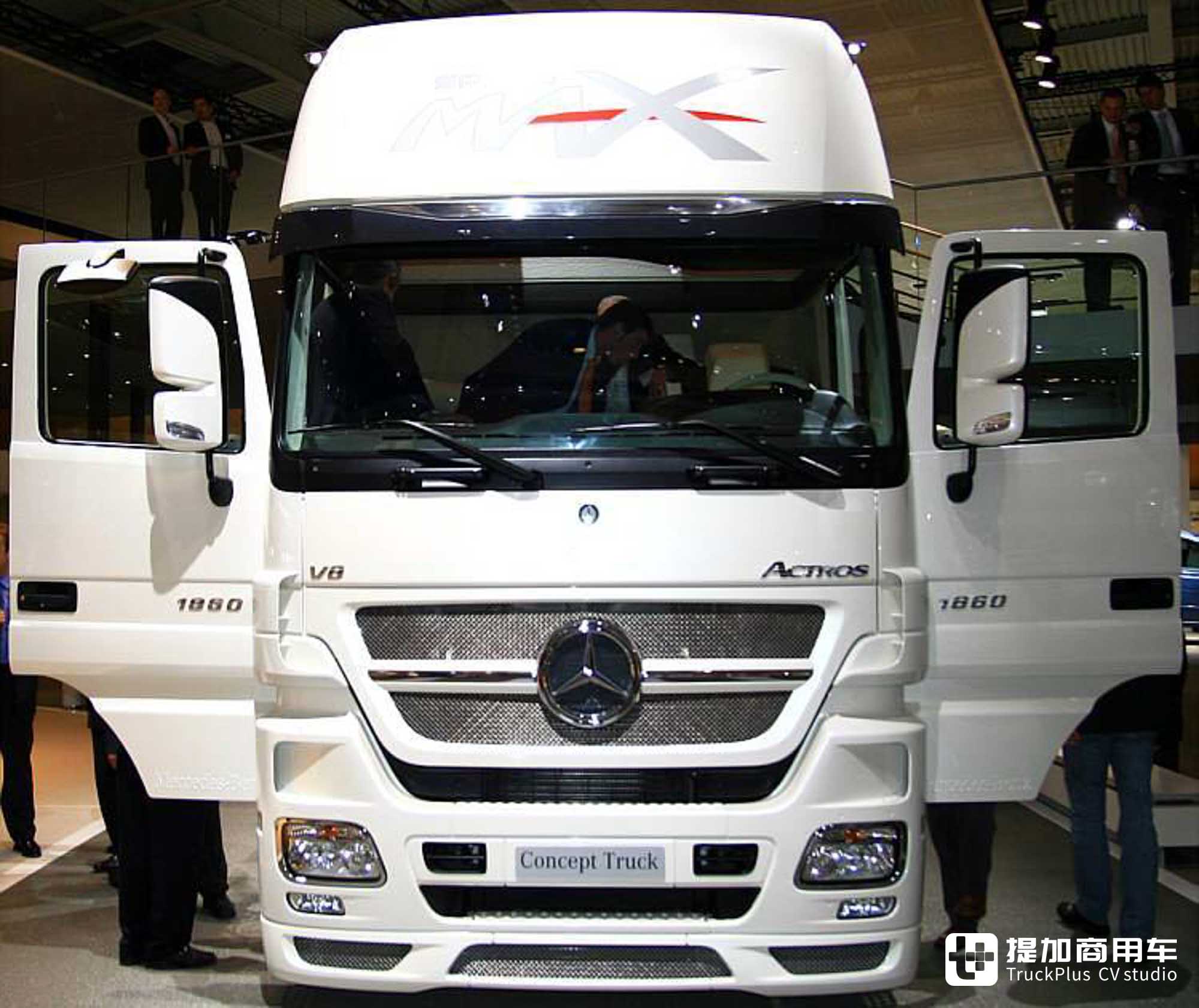 600匹V8的单人生活舱,回顾18年前的奔驰Actros SpaceMax概念车 - 第7张 - 提加商用车网 600匹V8的单人生活舱,回顾18年前的奔驰Actros SpaceMax概念车 - 第7张