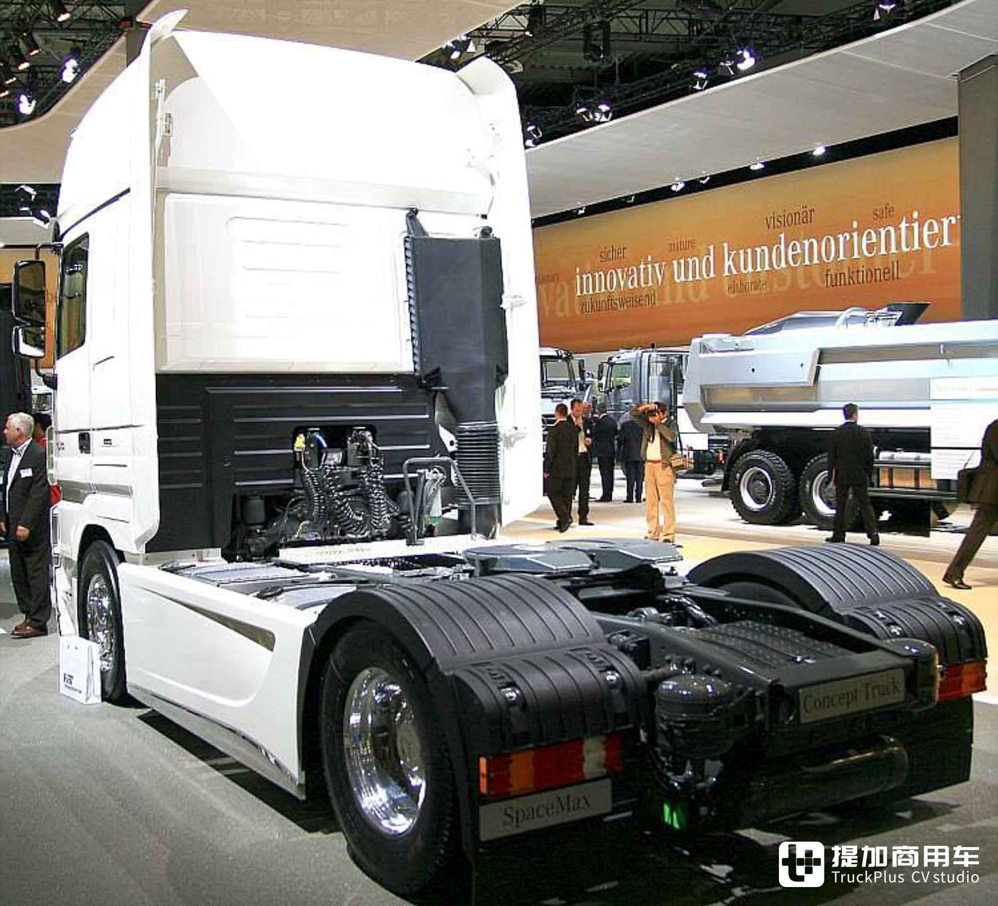 600匹V8的单人生活舱,回顾18年前的奔驰Actros SpaceMax概念车 - 第9张 - 提加商用车网 600匹V8的单人生活舱,回顾18年前的奔驰Actros SpaceMax概念车 - 第9张