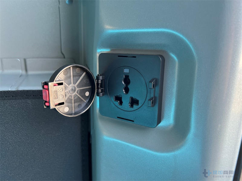 造型新颖 巨能“装” 鑫源E3实拍评测 - 第10张 - 提加商用车网 造型新颖 巨能“装” 鑫源E3实拍评测 - 第10张