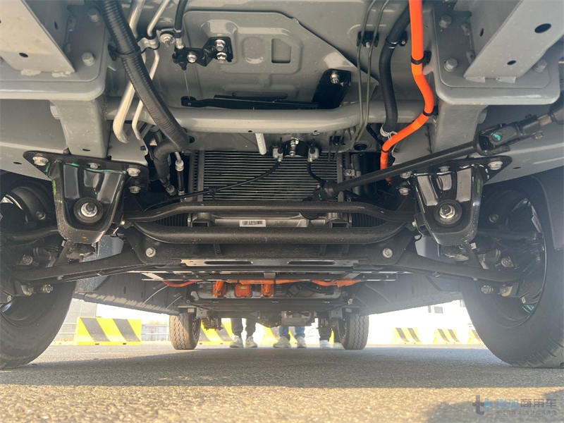 造型新颖 巨能“装” 鑫源E3实拍评测 - 第11张 - 提加商用车网 造型新颖 巨能“装” 鑫源E3实拍评测 - 第11张