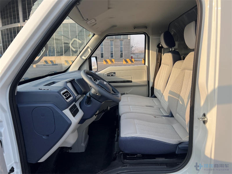 造型新颖 巨能“装” 鑫源E3实拍评测 - 第15张 - 提加商用车网 造型新颖 巨能“装” 鑫源E3实拍评测 - 第15张