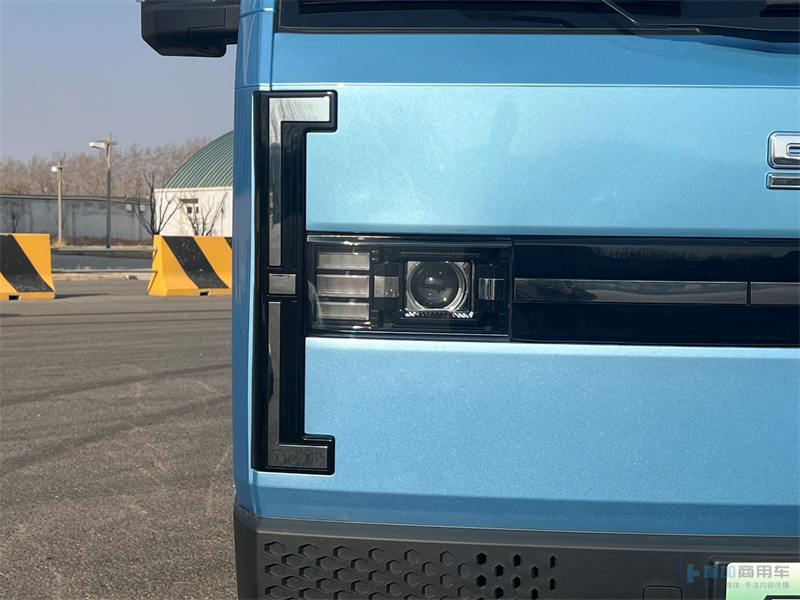 造型新颖 巨能“装” 鑫源E3实拍评测 - 第3张 - 提加商用车网 造型新颖 巨能“装” 鑫源E3实拍评测 - 第3张