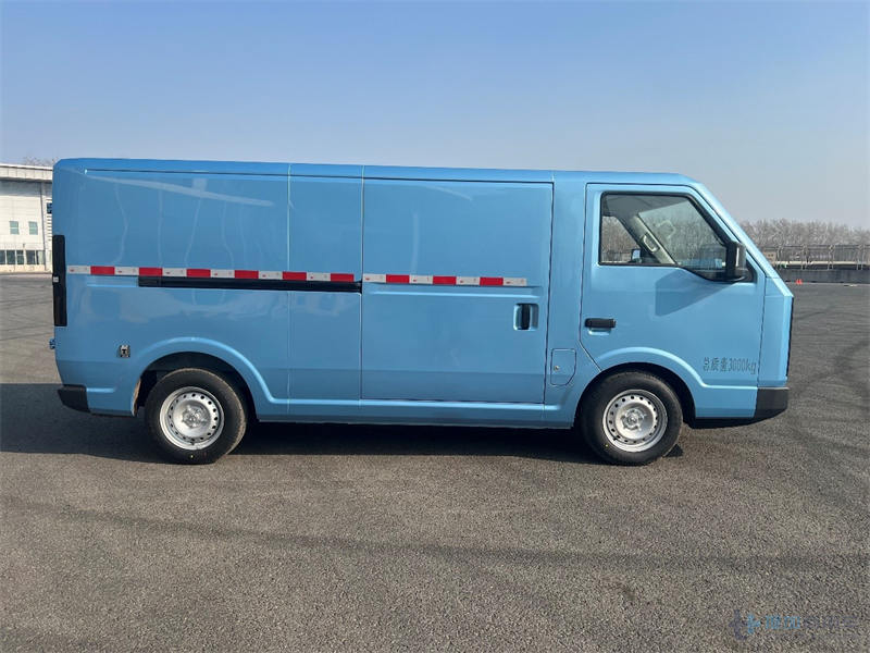 造型新颖 巨能“装” 鑫源E3实拍评测 - 第6张 - 提加商用车网 造型新颖 巨能“装” 鑫源E3实拍评测 - 第6张