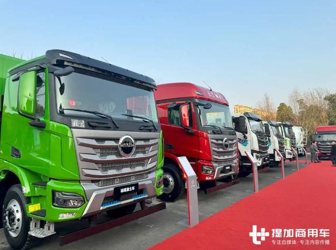 680马力大马力,天然气卡车以及新能源重卡齐现身,北汽重卡2024年会现场展车抢先看 - 第1张 - 提加商用车网 680马力大马力,天然气卡车以及新能源重卡齐现身,北汽重卡2024年会现场展车抢先看 - 第1张
