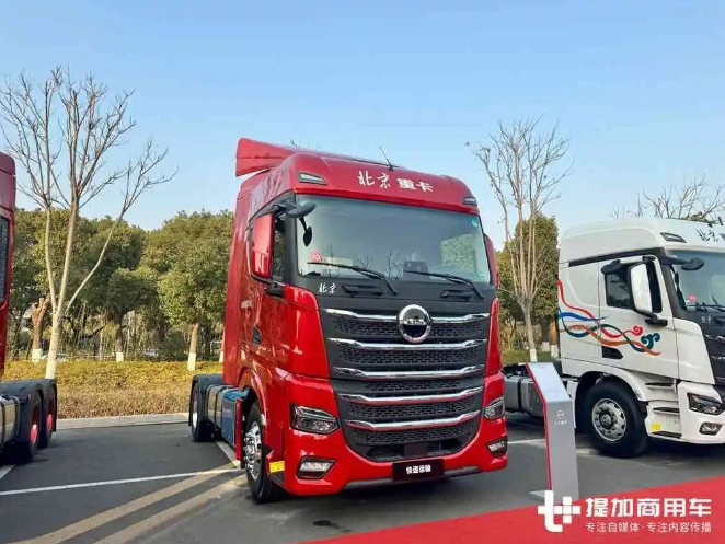 680马力大马力,天然气卡车以及新能源重卡齐现身,北汽重卡2024年会现场展车抢先看 - 第9张 - 提加商用车网 680马力大马力,天然气卡车以及新能源重卡齐现身,北汽重卡2024年会现场展车抢先看 - 第9张