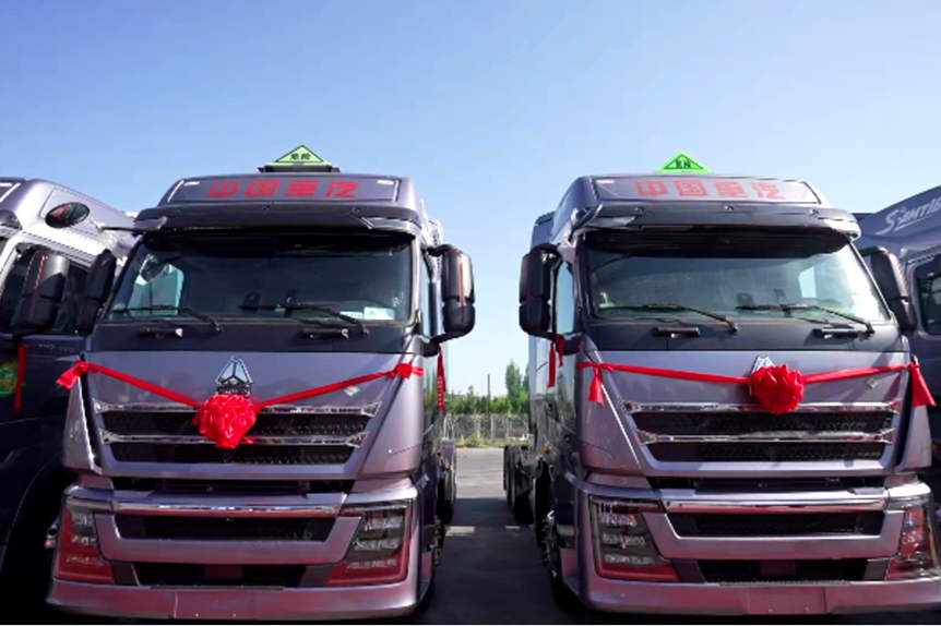 20辆豪沃TH7危化品燃气牵引车交付淄博大客户,为危化品运输保驾护航