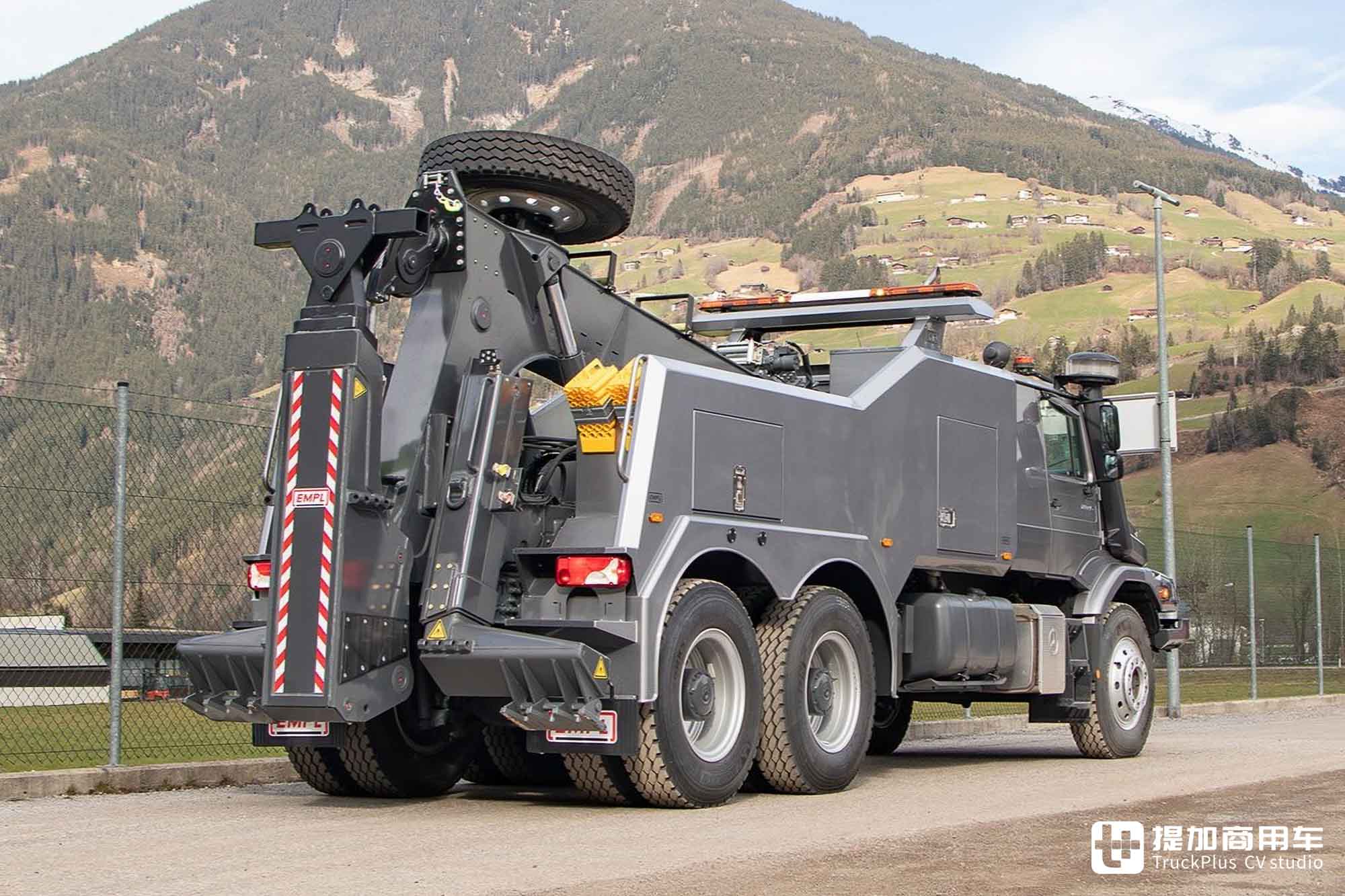 奔驰最特殊的卡车之一，长头结构越野性能强悍，带你好好看看新一代Zetros车型