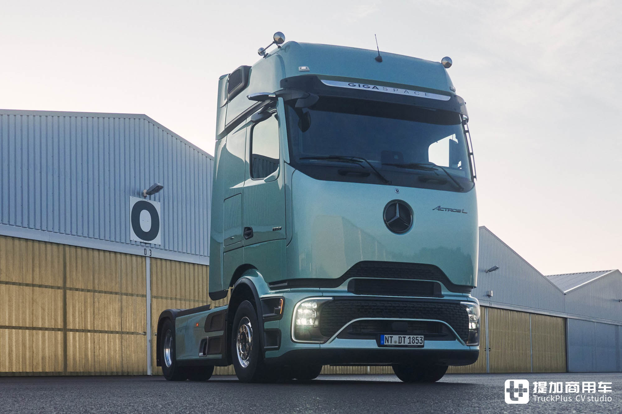 未来设计、巅峰科技、柴油不朽：奔驰新一代Actros L旗舰卡车正式发布