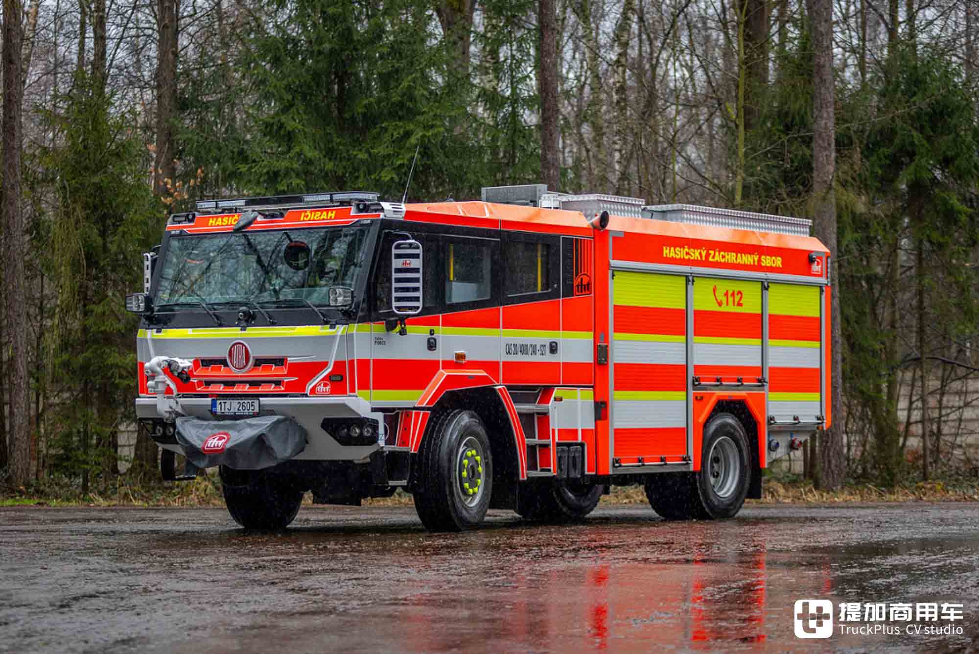 双排驾驶室+大屏内饰，搭载风冷V8+电磁缓速器，实拍第三代太脱拉Force卡车