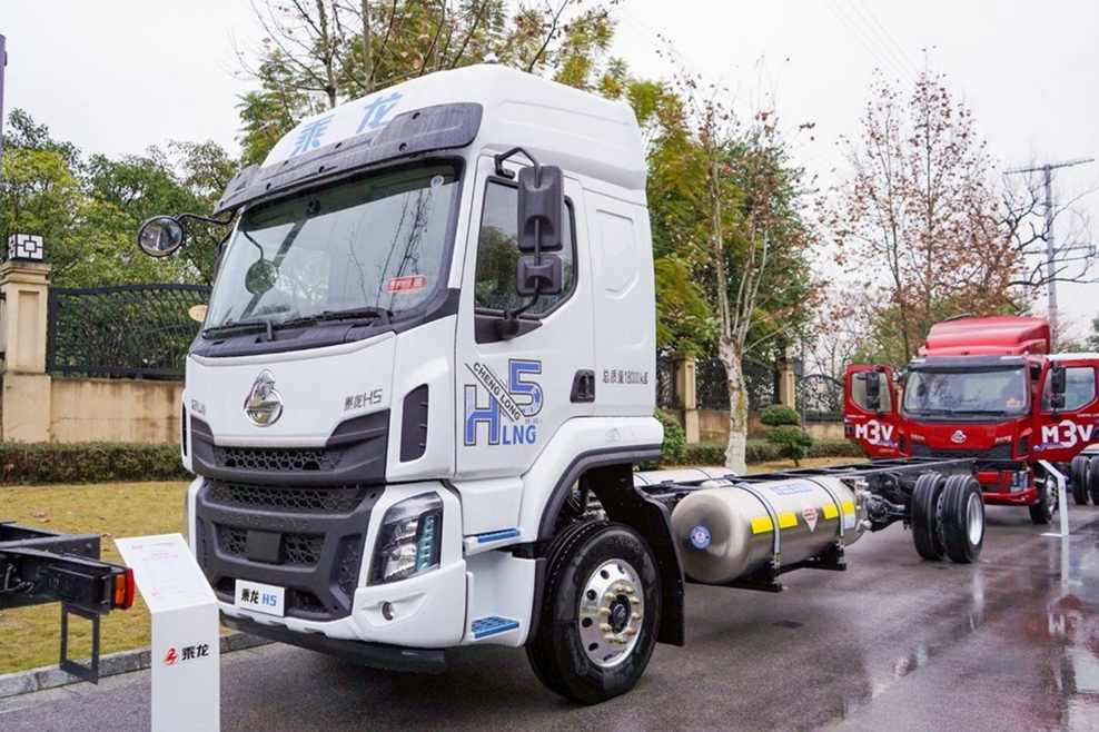 气耗低,自重轻,乘龙H5 280 LNG让快递运输增收创富
