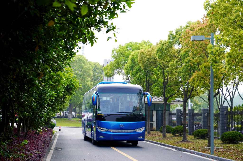 秀甲天下 壮美广西 批量纯电动A6交付来宾助研学