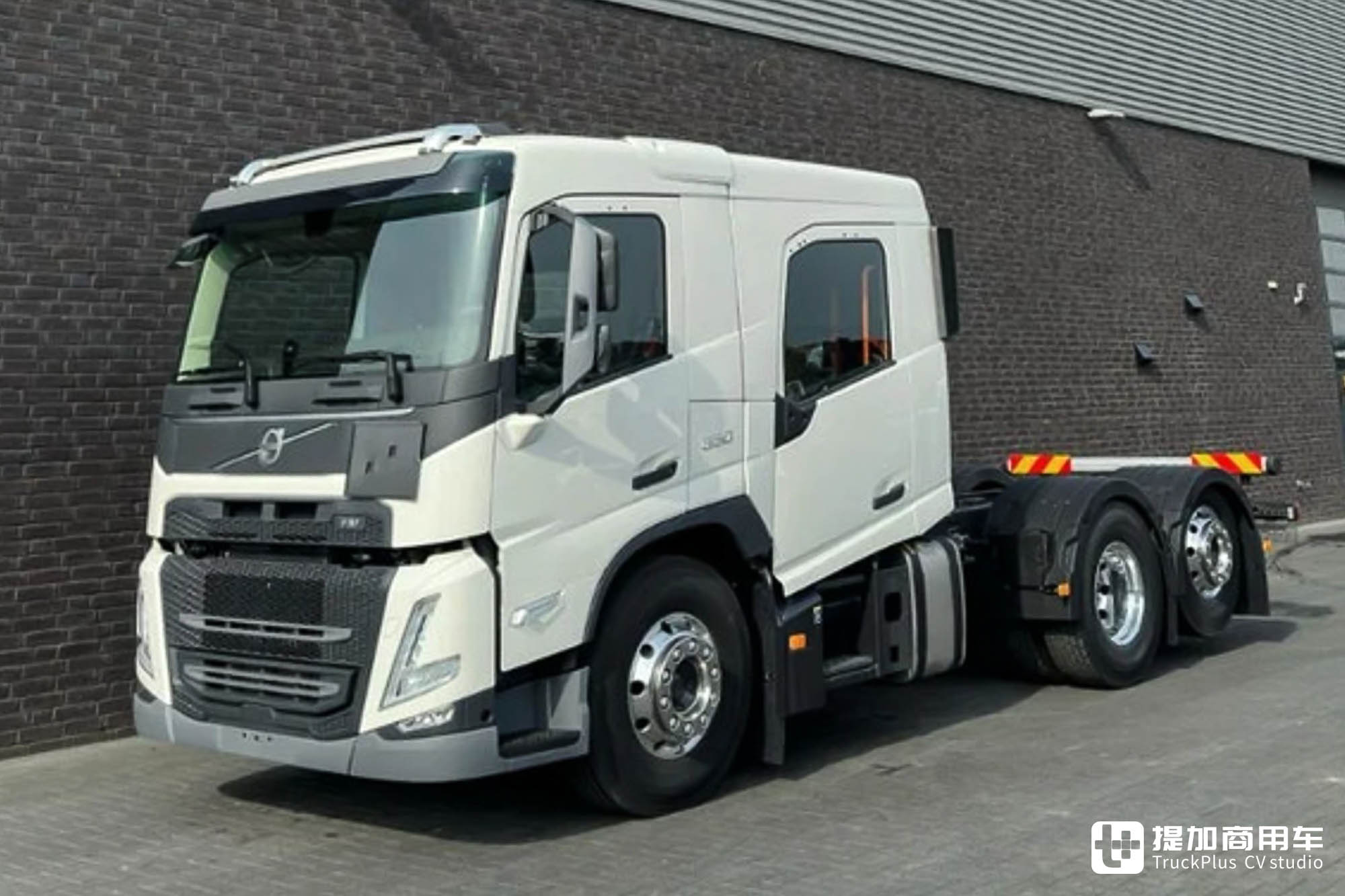 重卡房车“圣体”?双排驾驶室+6x2空悬,沃尔沃FM底盘实拍 - 第3张 - 提加商用车网 重卡房车“圣体”?双排驾驶室+6x2空悬,沃尔沃FM底盘实拍 - 第3张