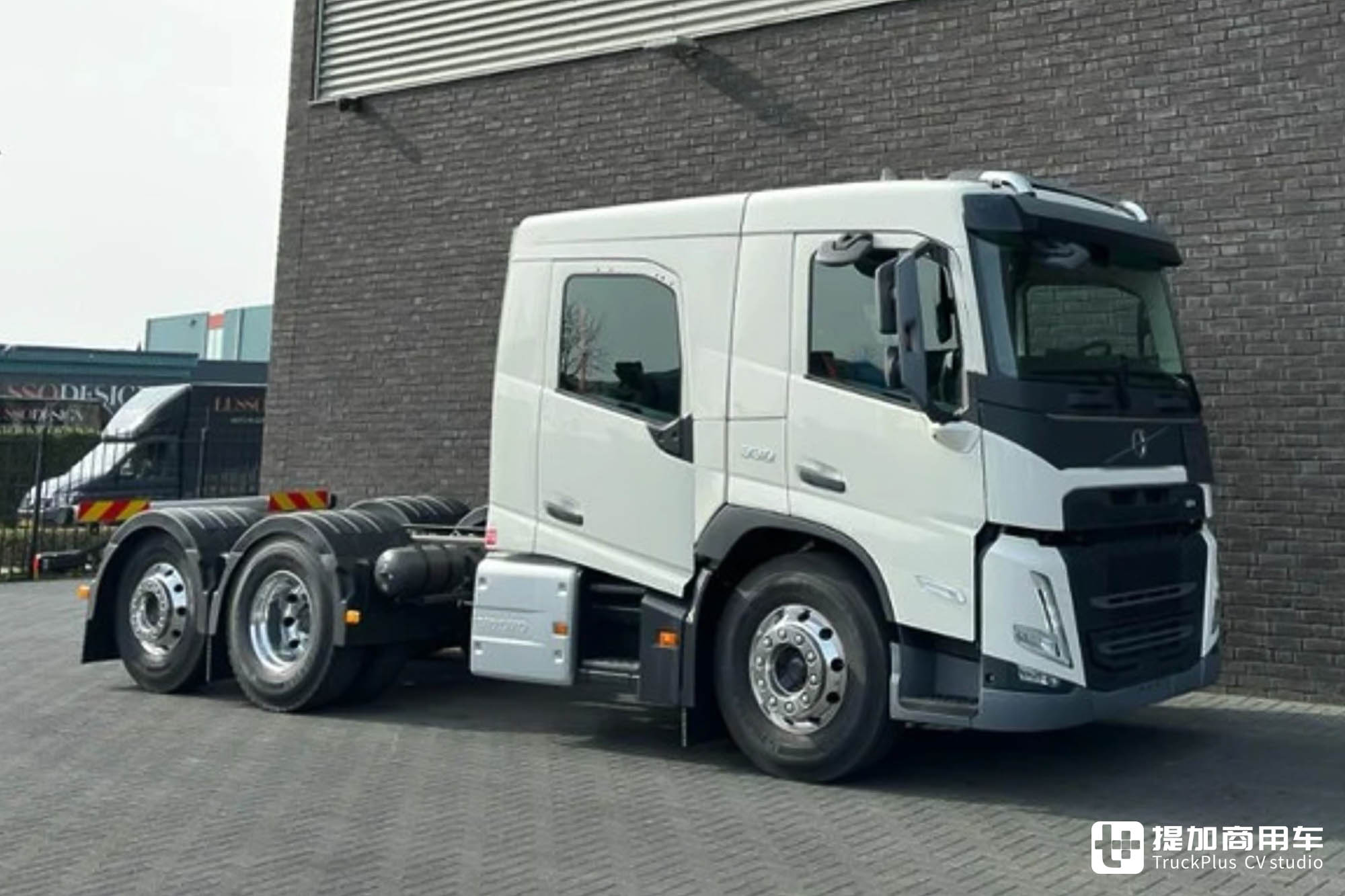 重卡房车“圣体”?双排驾驶室+6x2空悬,沃尔沃FM底盘实拍 - 第4张 - 提加商用车网 重卡房车“圣体”?双排驾驶室+6x2空悬,沃尔沃FM底盘实拍 - 第4张