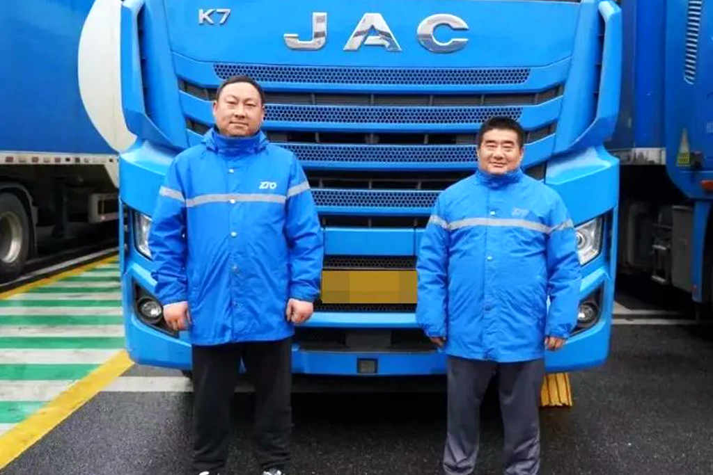 中通驾驶员何老板、张老板，你们好样的！