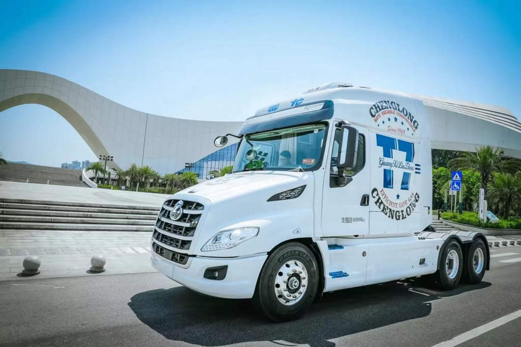 70周年庆，乘龙温暖家计划助卡友惬意起航