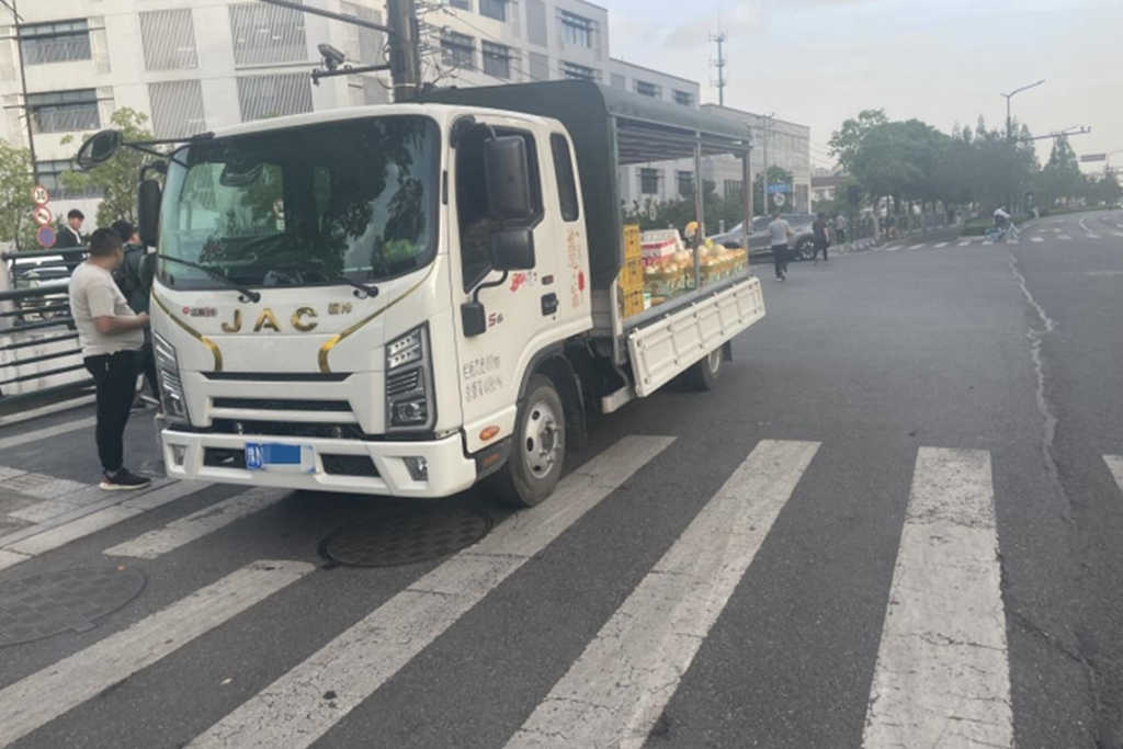 再开十年江淮1卡骏铃金饭碗,水果批发老师傅为什么这样说? - 第2张 - 提加商用车网 再开十年江淮1卡骏铃金饭碗,水果批发老师傅为什么这样说? - 第2张