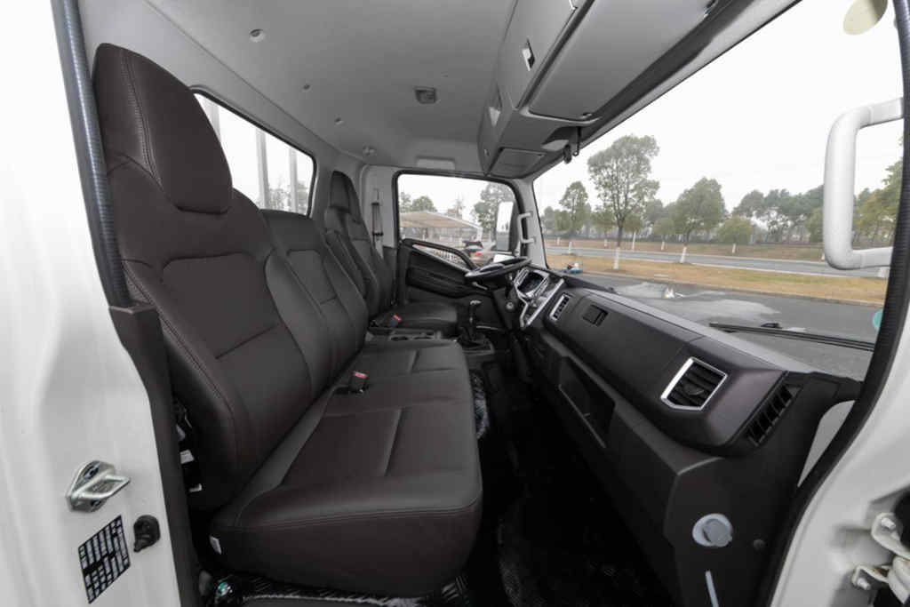 搭载2090mm合规最宽驾驶室,骏铃S9超宽体赋能高效重载运输 - 第3张 - 提加商用车网 搭载2090mm合规最宽驾驶室,骏铃S9超宽体赋能高效重载运输 - 第3张