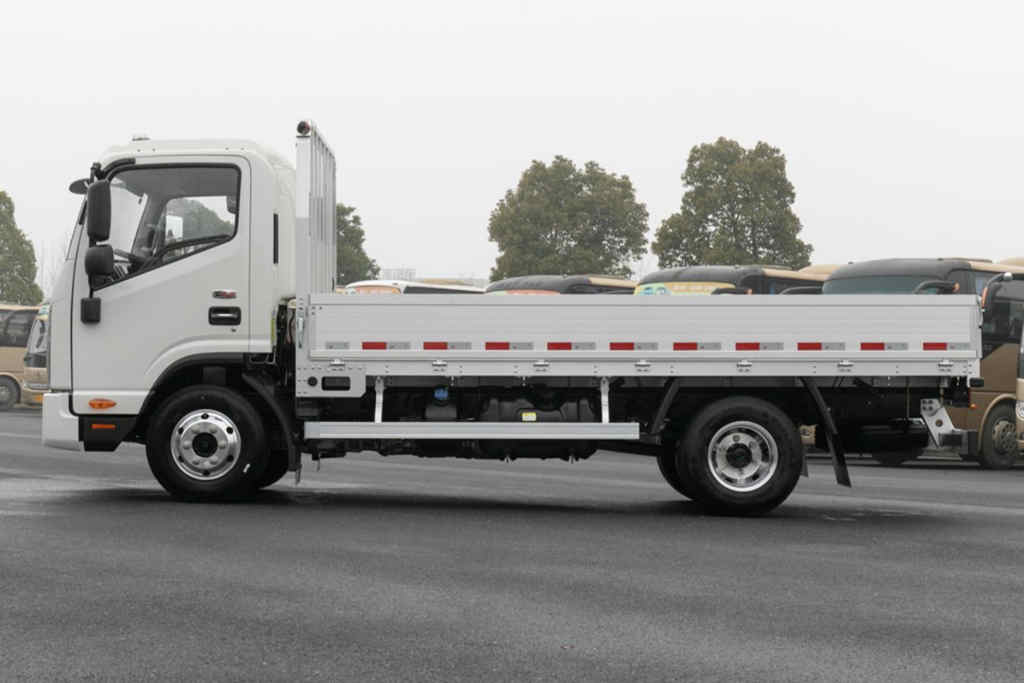 搭载2090mm合规最宽驾驶室,骏铃S9超宽体赋能高效重载运输 - 第4张 - 提加商用车网 搭载2090mm合规最宽驾驶室,骏铃S9超宽体赋能高效重载运输 - 第4张