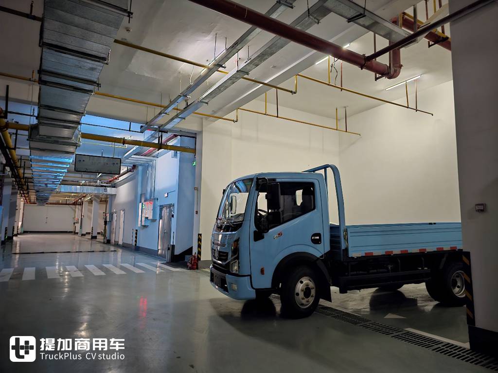 东风轻型车推出全新5m轻卡任吾行,超高配置越级体验,每公里成本还不到5毛钱? - 第2张 - 提加商用车网 东风轻型车推出全新5m轻卡任吾行,超高配置越级体验,每公里成本还不到5毛钱? - 第2张