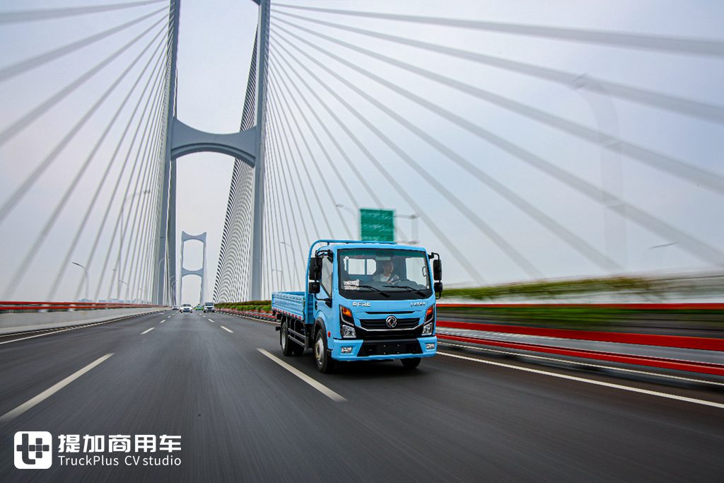 东风轻型车推出全新5m轻卡任吾行,超高配置越级体验,每公里成本还不到5毛钱? - 第4张 - 提加商用车网 东风轻型车推出全新5m轻卡任吾行,超高配置越级体验,每公里成本还不到5毛钱? - 第4张
