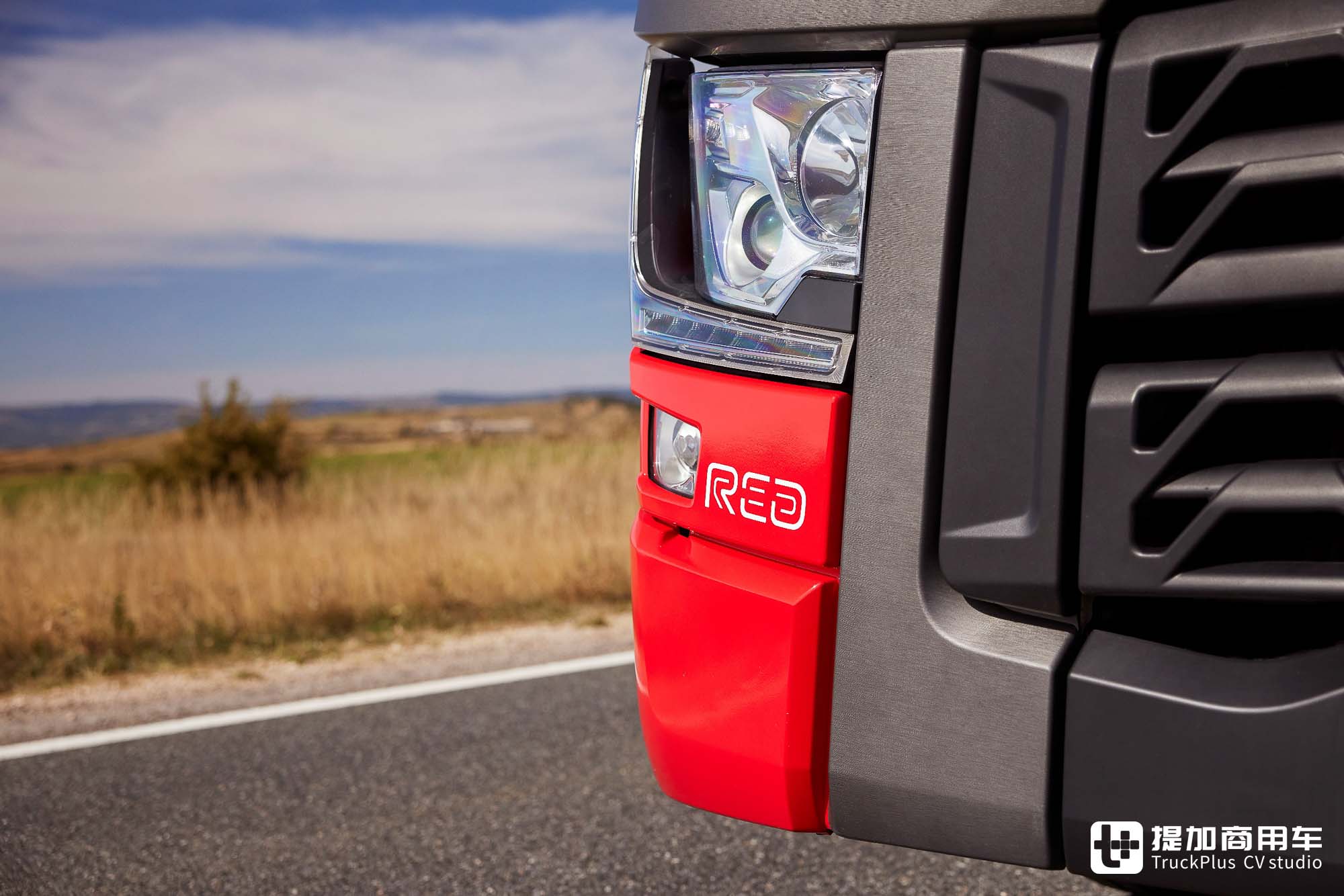 官方翻新二手车,还推出了限定版?雷诺T Red牵引车了解一下 - 第5张 - 提加商用车网 官方翻新二手车,还推出了限定版?雷诺T Red牵引车了解一下 - 第5张