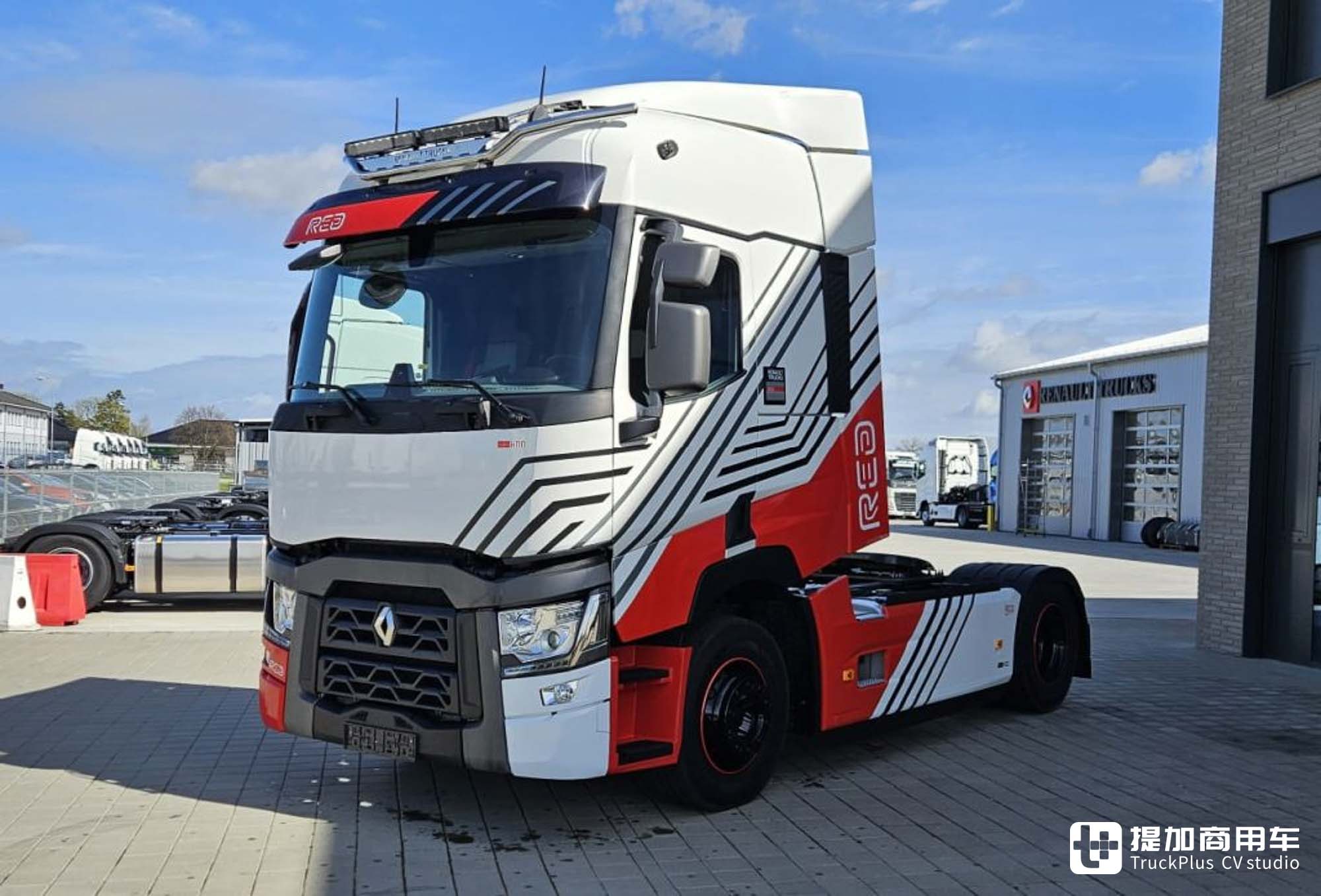 官方翻新二手车,还推出了限定版?雷诺T Red牵引车了解一下 - 第10张 - 提加商用车网 官方翻新二手车,还推出了限定版?雷诺T Red牵引车了解一下 - 第10张