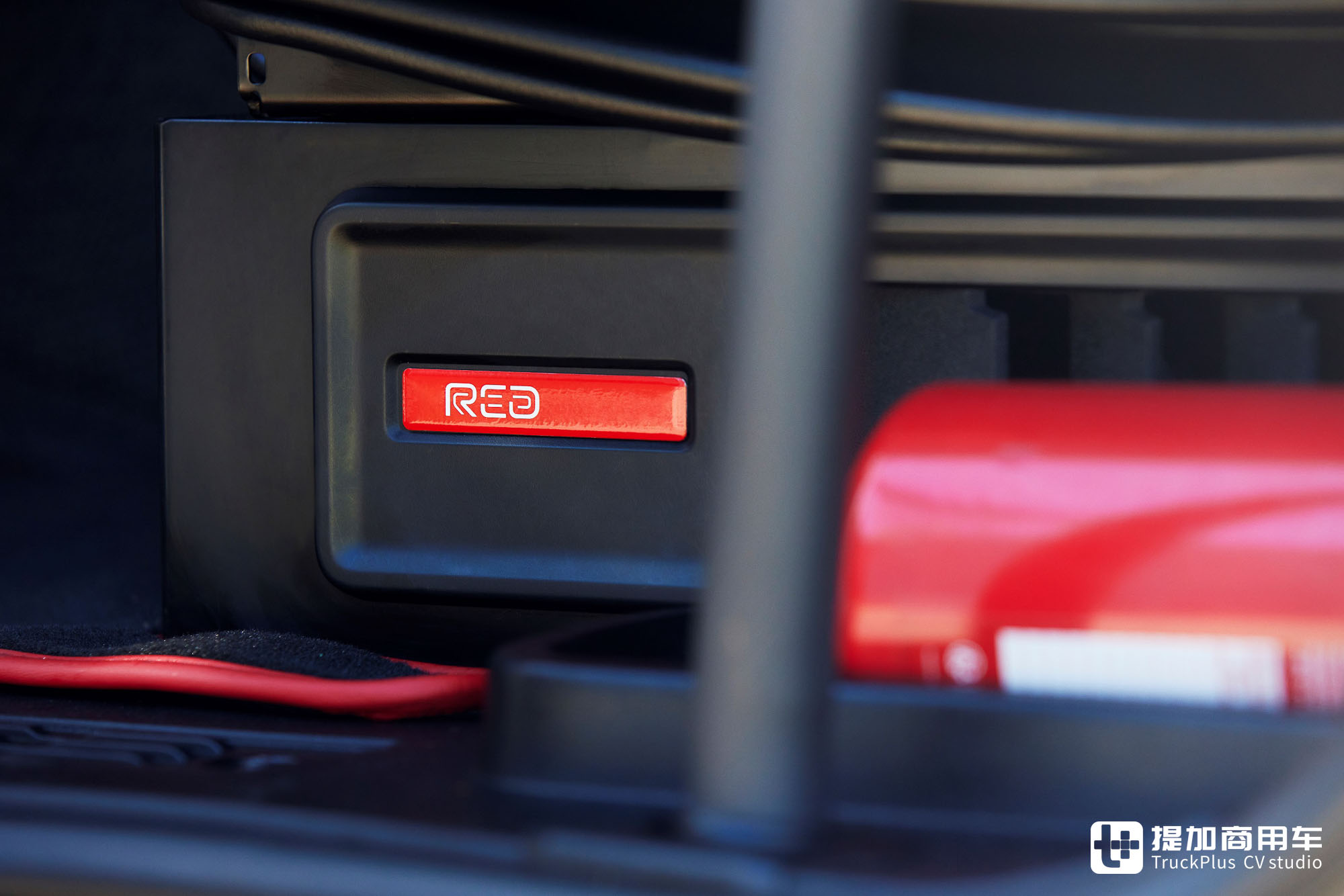 官方翻新二手车,还推出了限定版?雷诺T Red牵引车了解一下 - 第12张 - 提加商用车网 官方翻新二手车,还推出了限定版?雷诺T Red牵引车了解一下 - 第12张