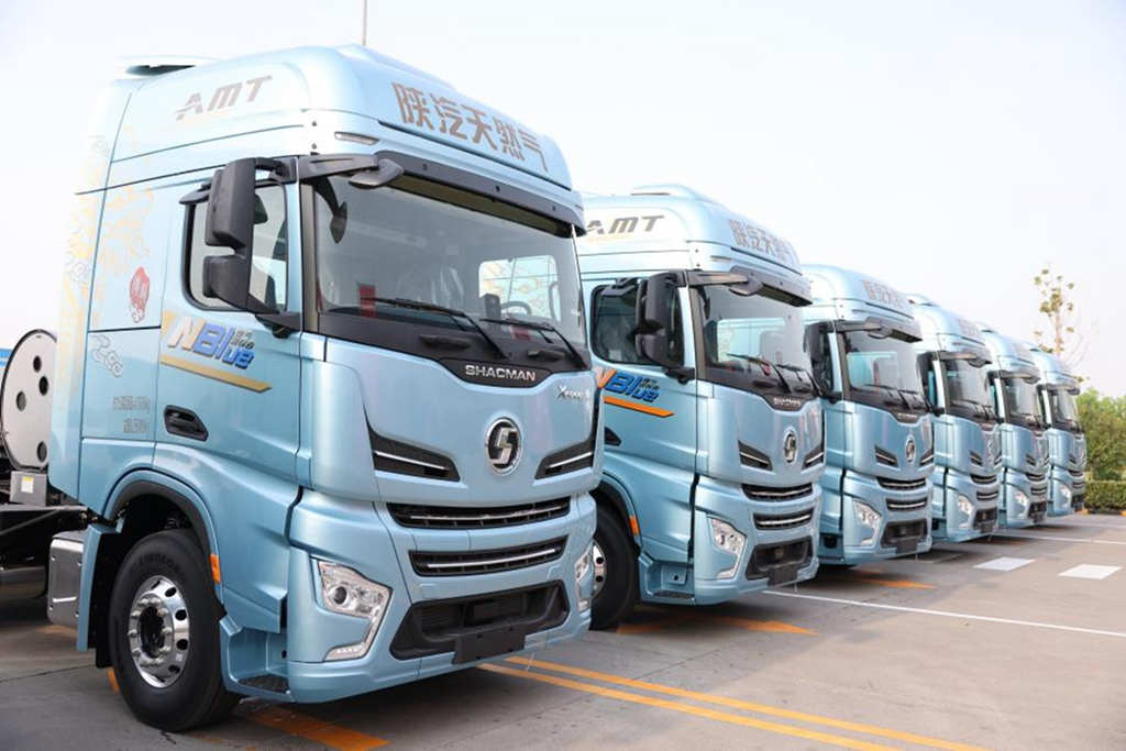 陕汽“越”巅峰!全球最大700马力燃气车“首家量产交付”!