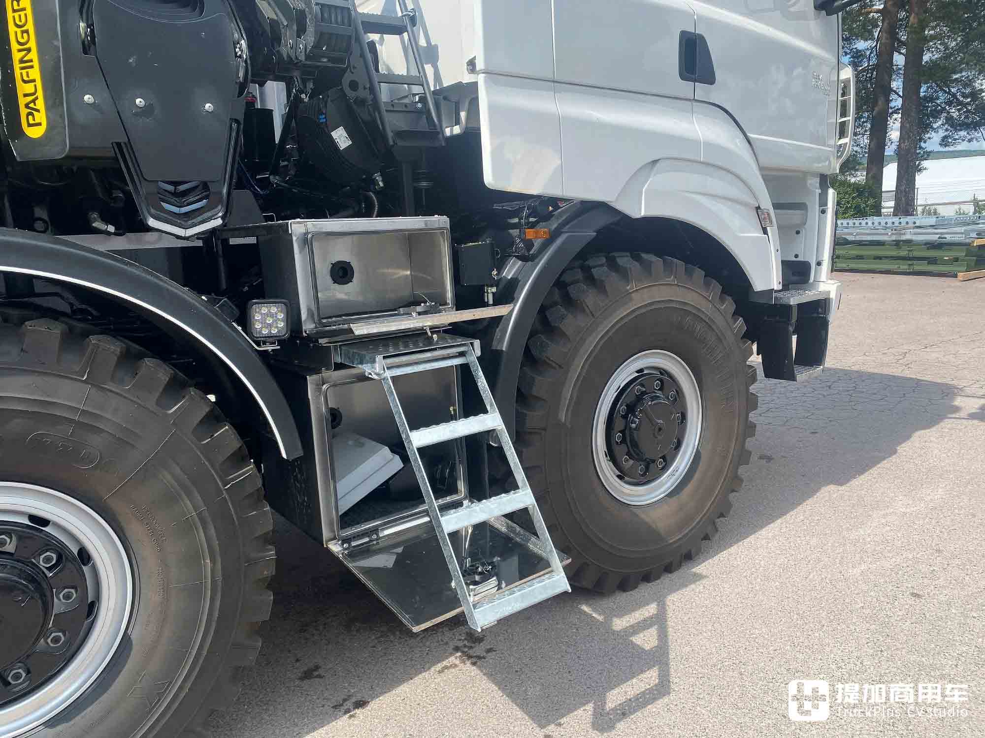 8x8驱动+全轮转向,还可横向“蟹行”移动?这台太脱拉凤凰不一般 - 第11张 - 提加商用车网 8x8驱动+全轮转向,还可横向“蟹行”移动?这台太脱拉凤凰不一般 - 第11张