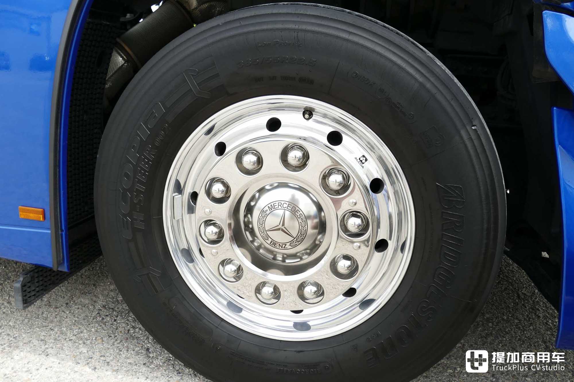 第三代OM471发动机,超人性化单人生活舱,奔驰Actros L 1848旗舰牵引车实拍 - 第11张 - 提加商用车网 第三代OM471发动机,超人性化单人生活舱,奔驰Actros L 1848旗舰牵引车实拍 - 第11张