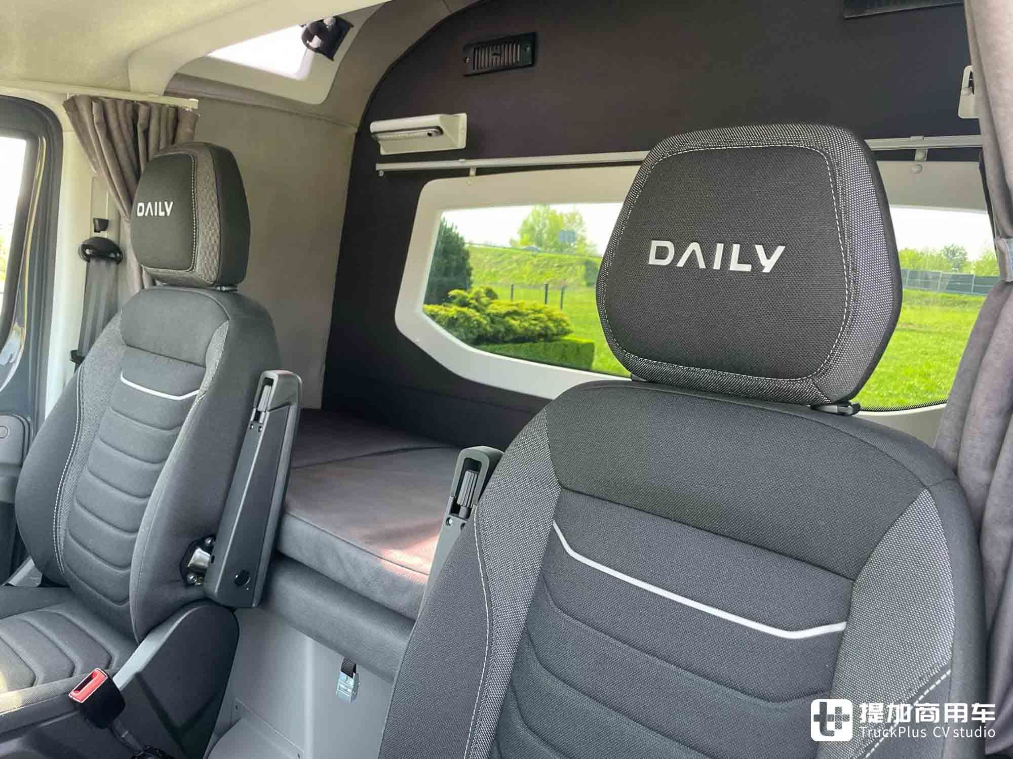 改装生活舱,能睡觉还带厨房?能跑长途的依维柯Daily平板车喜欢吗? - 第11张 - 提加商用车网 改装生活舱,能睡觉还带厨房?能跑长途的依维柯Daily平板车喜欢吗? - 第11张