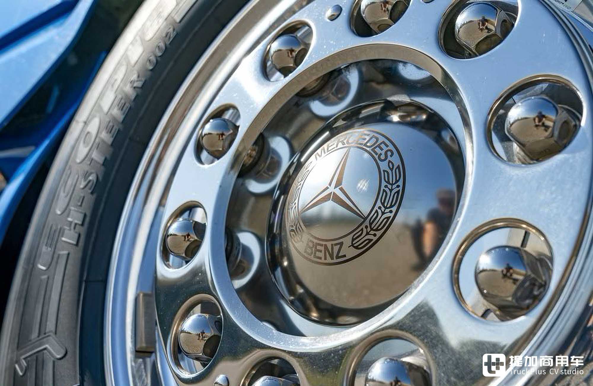 第三代OM471发动机,超人性化单人生活舱,奔驰Actros L 1848旗舰牵引车实拍 - 第12张 - 提加商用车网 第三代OM471发动机,超人性化单人生活舱,奔驰Actros L 1848旗舰牵引车实拍 - 第12张