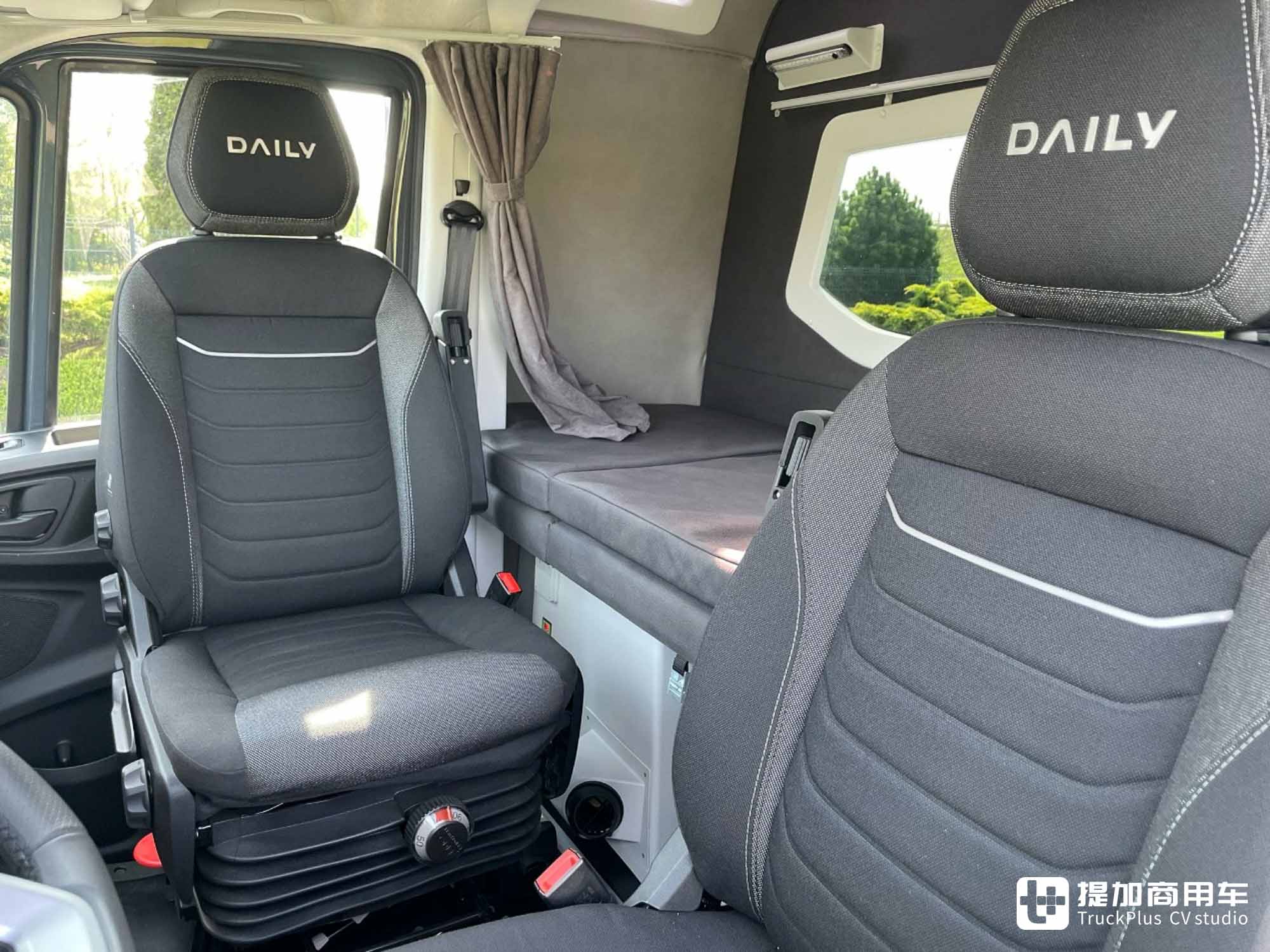 改装生活舱,能睡觉还带厨房?能跑长途的依维柯Daily平板车喜欢吗? - 第13张 - 提加商用车网 改装生活舱,能睡觉还带厨房?能跑长途的依维柯Daily平板车喜欢吗? - 第13张